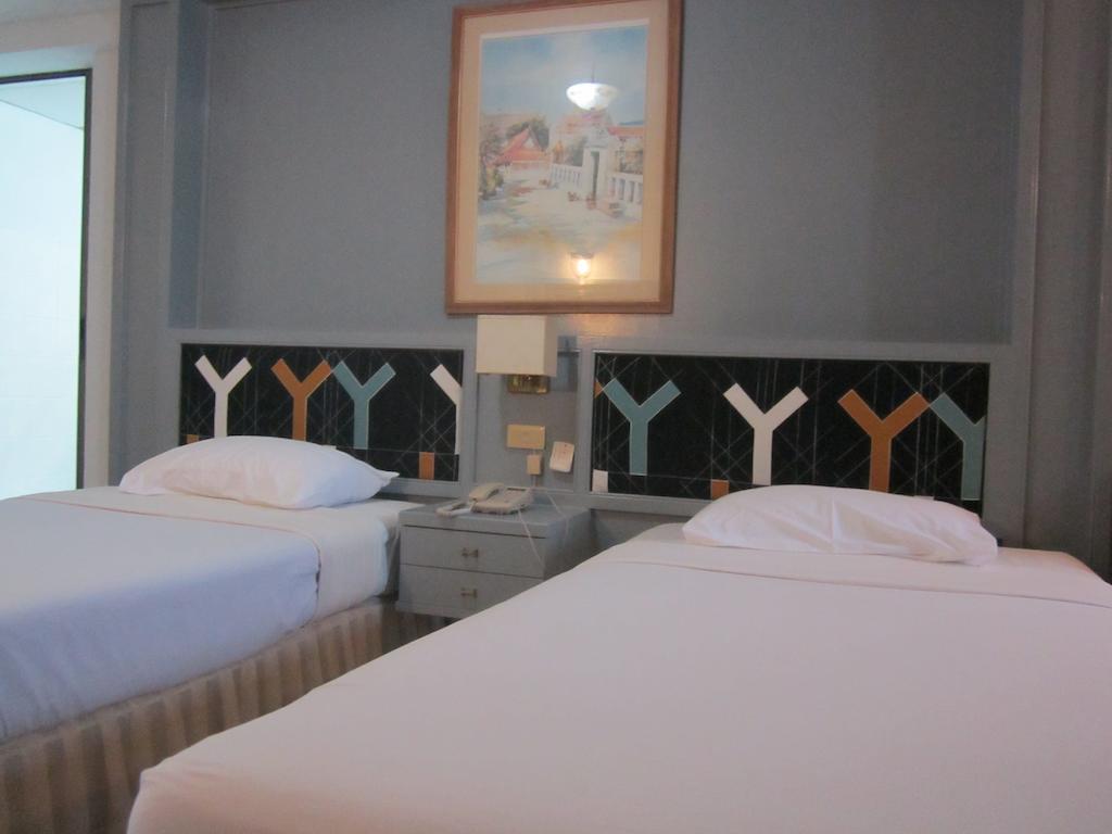 Lopburi Inn Hotel Номер фото