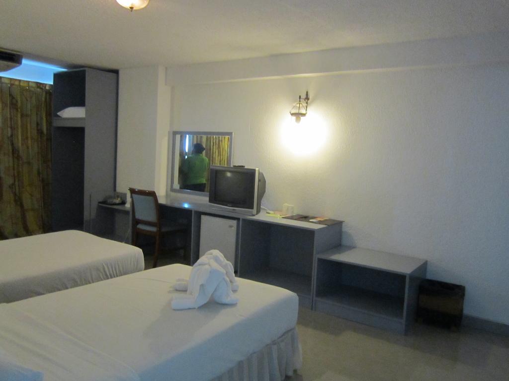 Lopburi Inn Hotel Номер фото