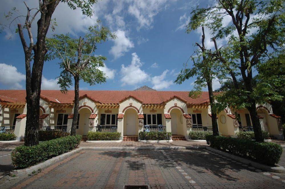 Lopburi Inn Hotel Экстерьер фото